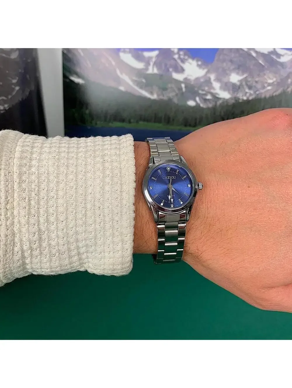 Y2k style Silver Classy Quartz Round Blue Stainless Steel Watch. Stainless steel